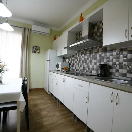 Victoria De Alba House *