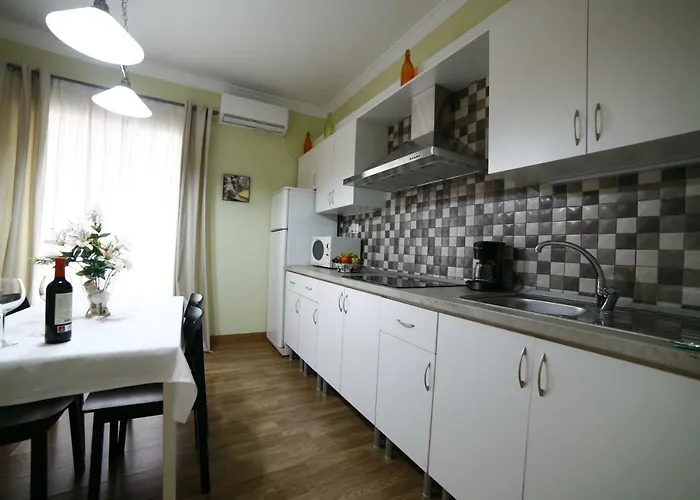Victoria De Alba House *