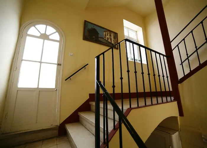 Victoria De Alba House *