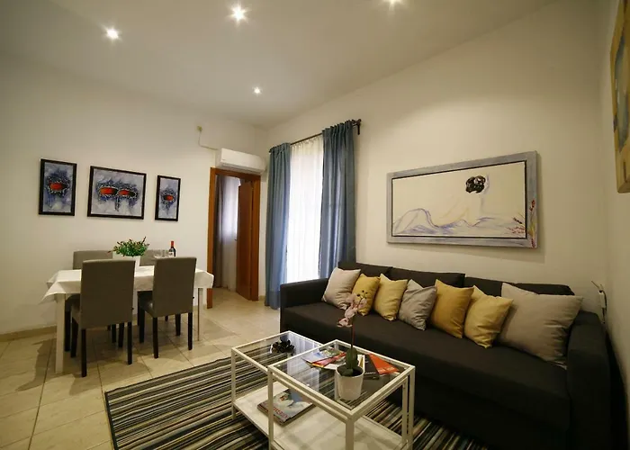 Victoria De Alba House