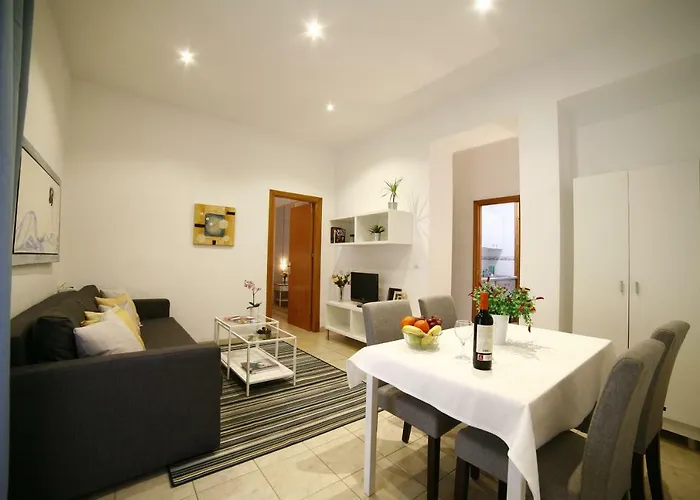 Victoria De Alba House