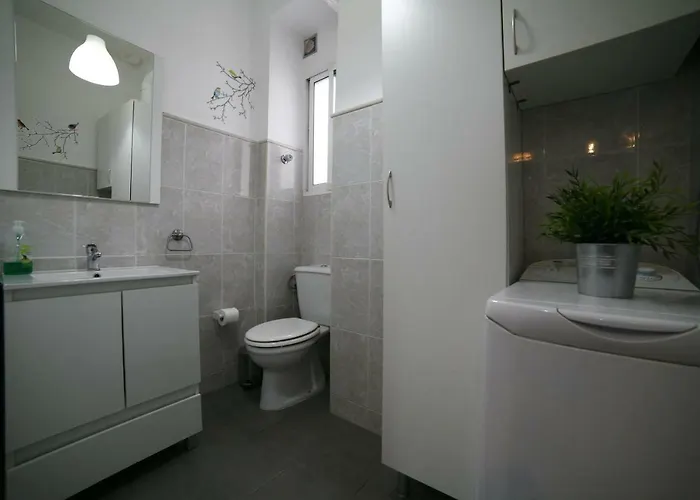 Victoria De Alba House *